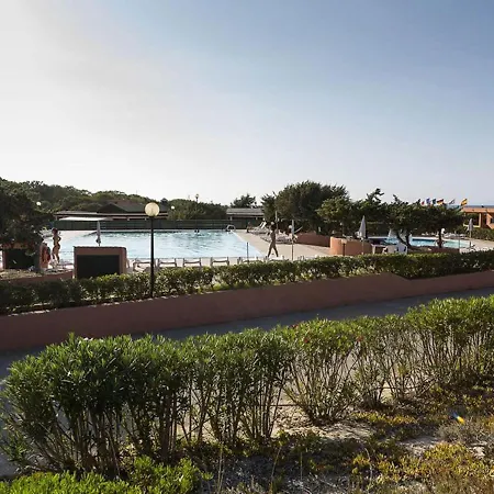 Dom wakacyjny Snug Mobile Home In Sorso With Shared Pool Sorso